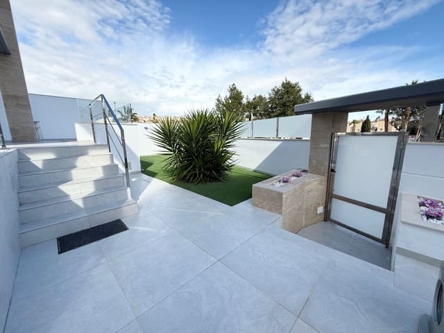 4 soveværelse Villa til salg i Villamartin, Orihuela med swimmingpool - € 595.000 (Ref: 9592227)