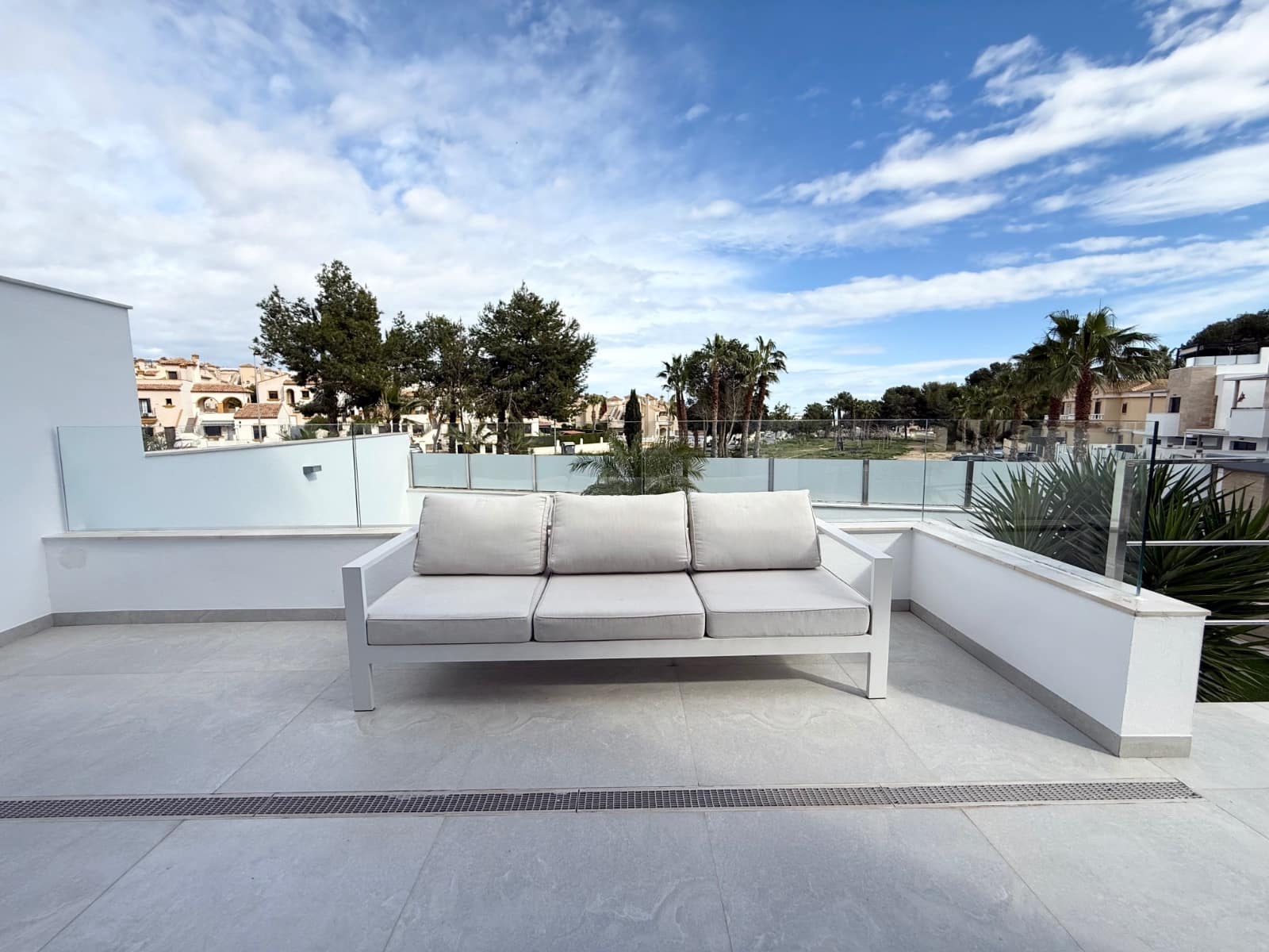 4 soveværelse Villa til salg i Villamartin med swimmingpool - € 595.000 (Ref: 9592227)