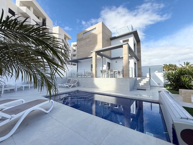 4 soveværelse Villa til salg i Villamartin, Orihuela med swimmingpool - € 595.000 (Ref: 9592227)