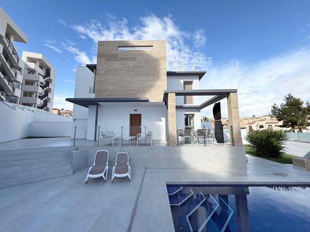 4 soveværelse Villa til salg i Villamartin, Orihuela med swimmingpool - € 595.000 (Ref: 9592227)