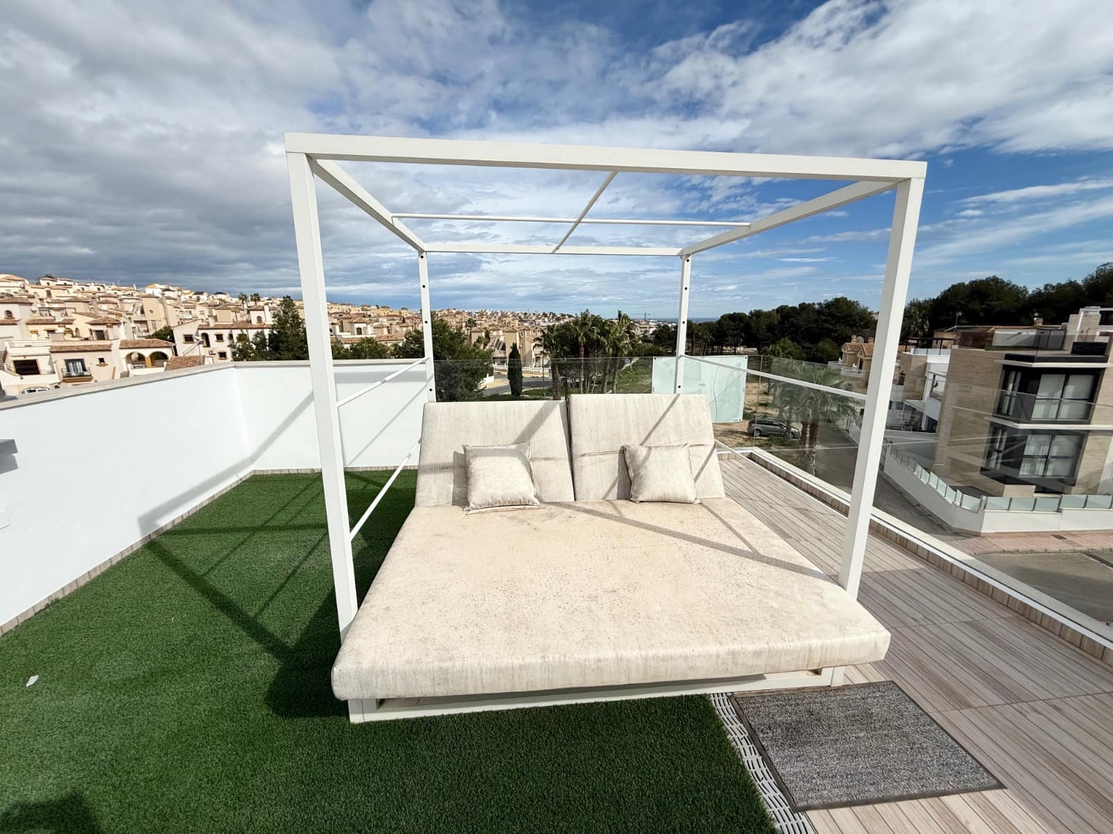 4 soveværelse Villa til salg i Villamartin med swimmingpool - € 595.000 (Ref: 9592227)