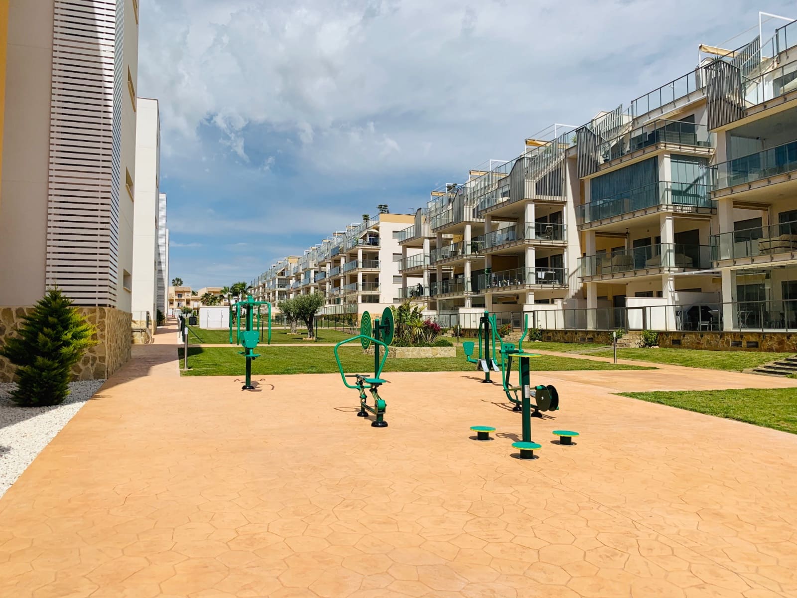 Apartamento de 2 habitaciones en Villamartin en venta con piscina - 259.000 € (Ref: 9598132)