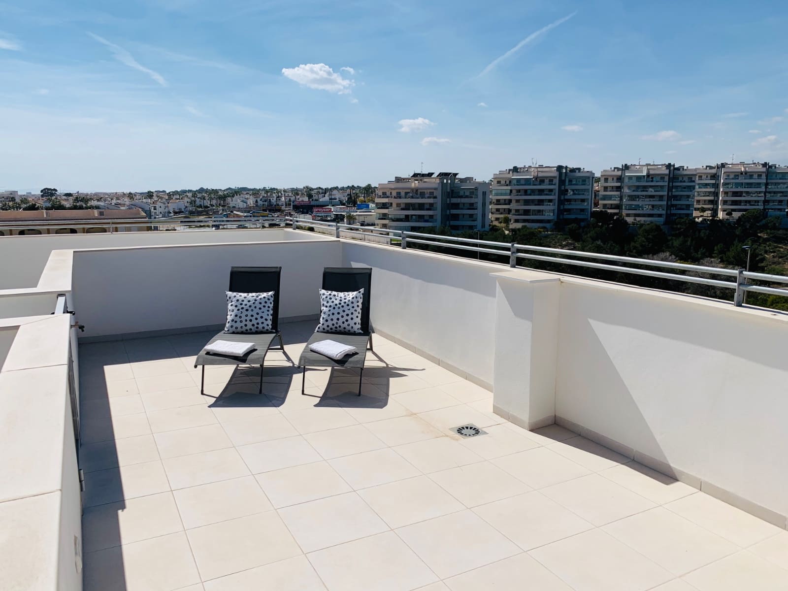 3 makuuhuone Huoneisto myytävänä paikassa Villamartin mukana uima-altaan - 269 000 € (Ref: 9598133)