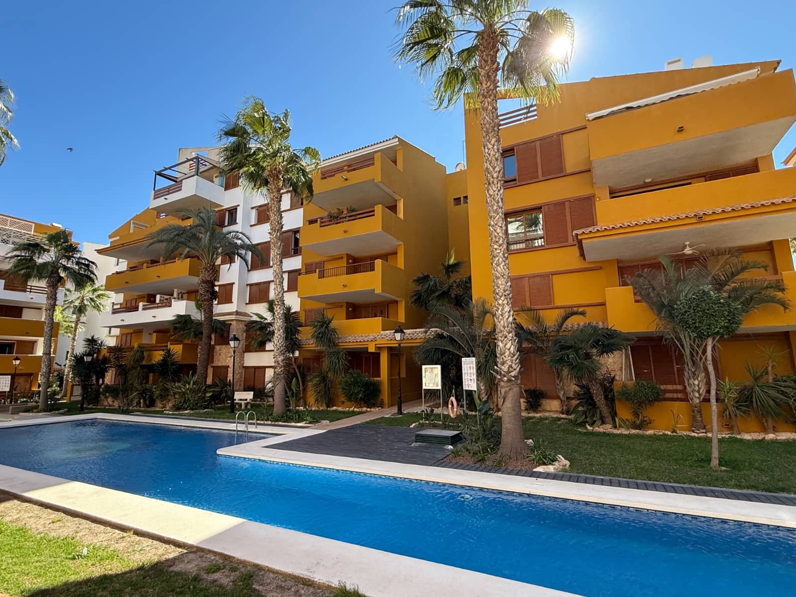 2 Zimmer Penthouse zu verkaufen in Orihuela Costa mit Pool - 460.000 € (Ref: 9618480)