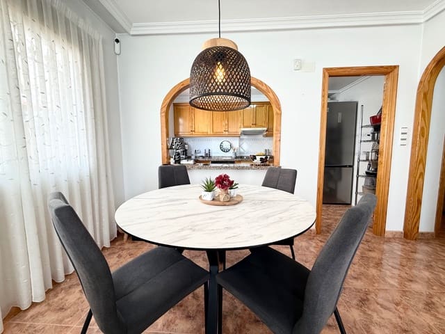 2 soverom Kjedet enebolig til salgs i Cabo Roig, Orihuela med svømmebasseng - € 235 000 (Ref: 9685614)