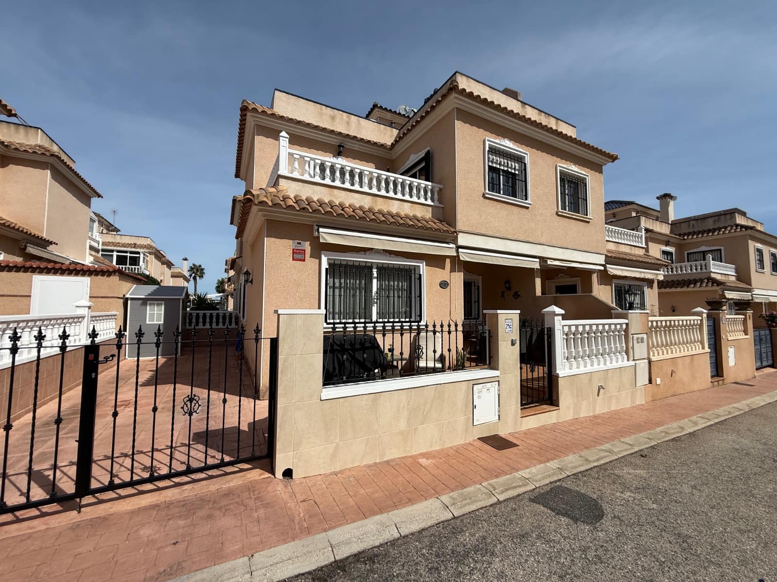 2 soverom Kjedet enebolig til salgs i Cabo Roig med svømmebasseng - € 235 000 (Ref: 9685614)