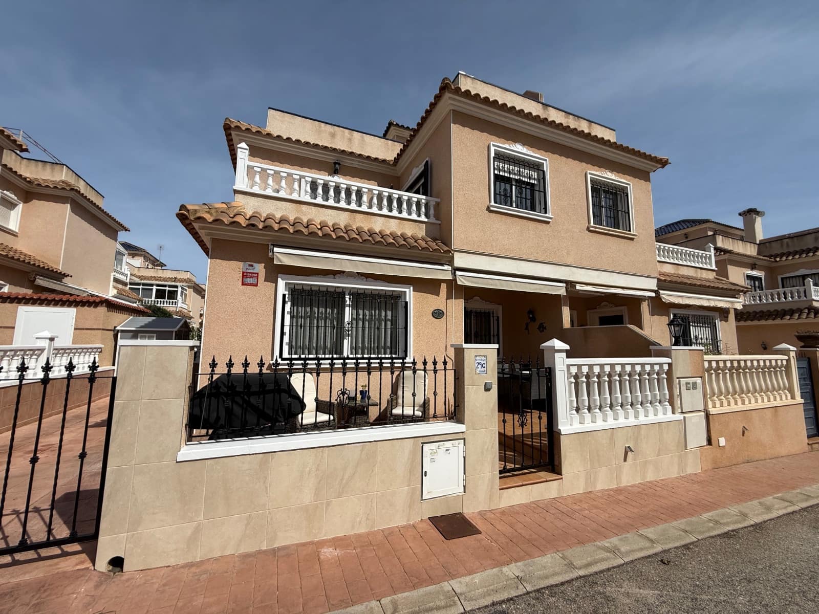 2 soverom Kjedet enebolig til salgs i Cabo Roig med svømmebasseng - € 235 000 (Ref: 9685614)