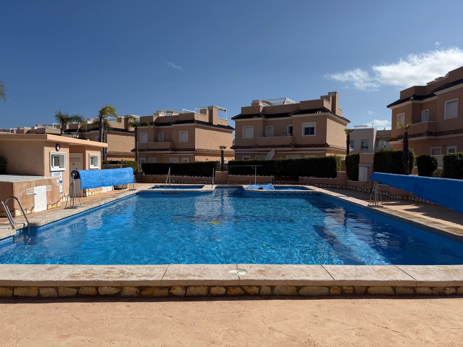 3 makuuhuone Huoneisto myytävänä paikassa Cabo Roig mukana uima-altaan - 329 000 € (Ref: 9723871)