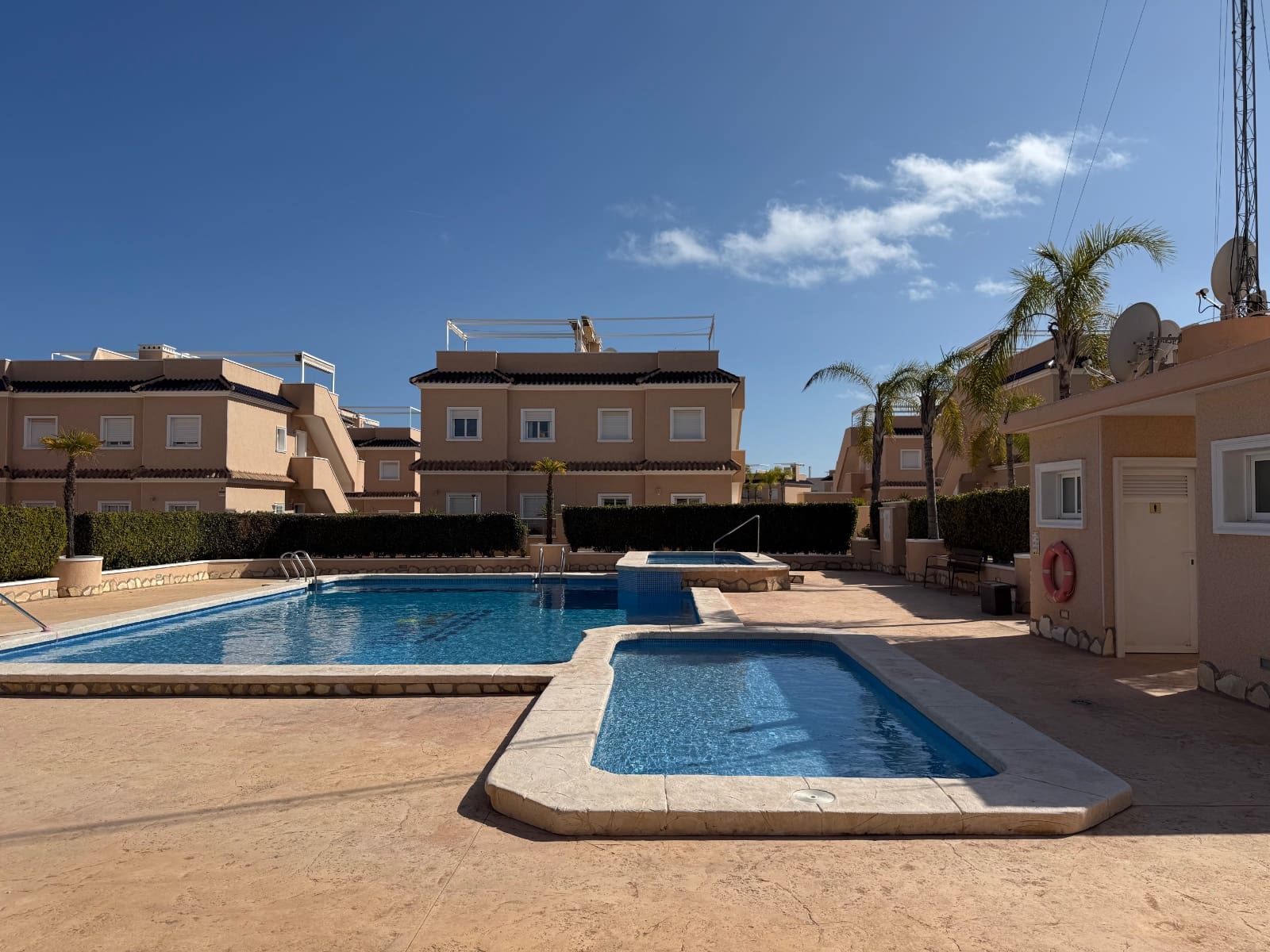 3 makuuhuone Huoneisto myytävänä paikassa Cabo Roig mukana uima-altaan - 329 000 € (Ref: 9723871)