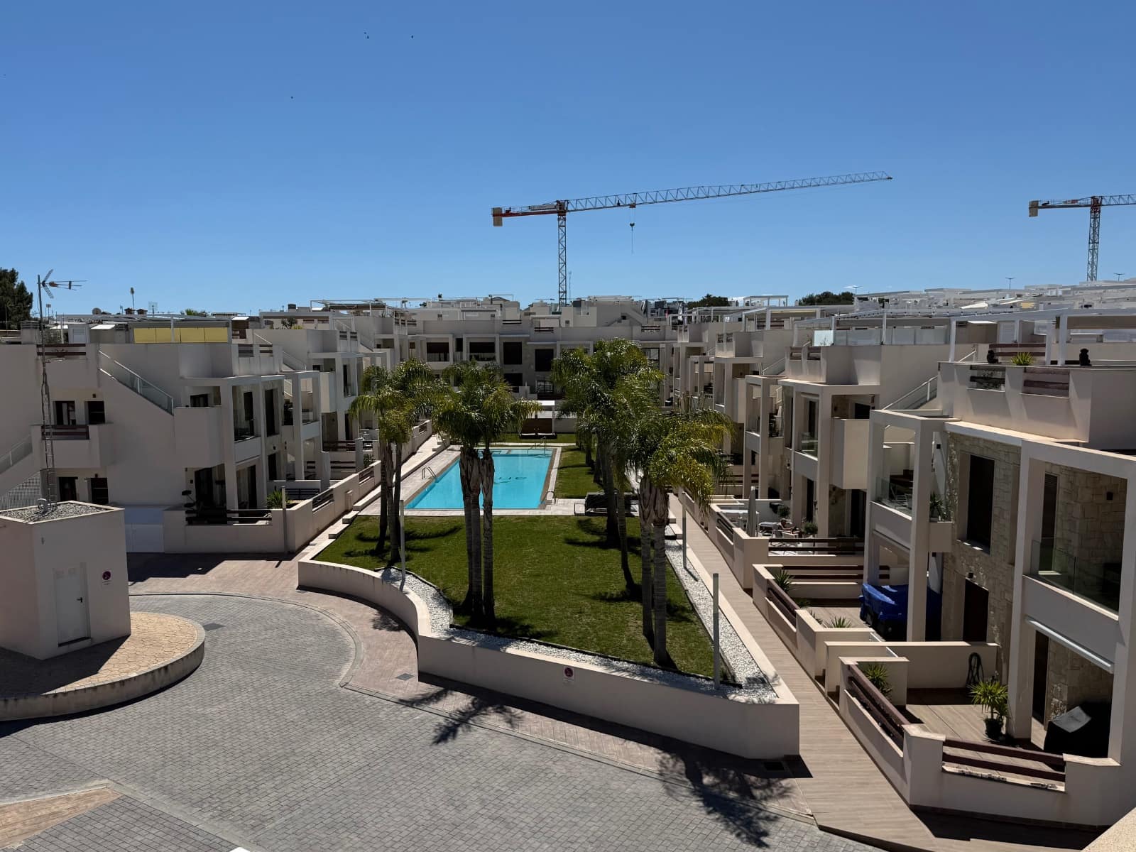 3 makuuhuone Huoneisto myytävänä paikassa Los Balcones mukana uima-altaan - 319 000 € (Ref: 9768998)