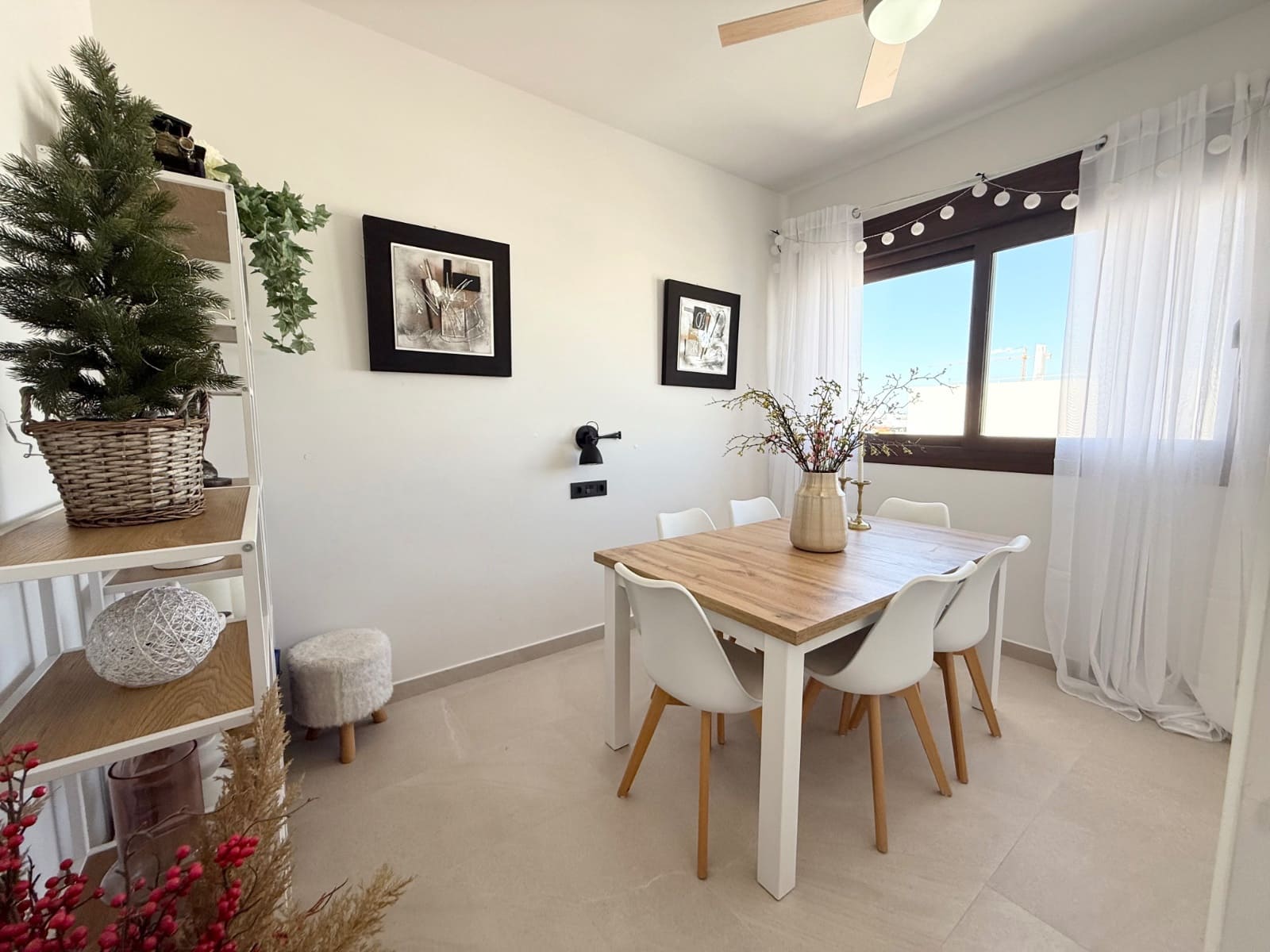 3 makuuhuone Huoneisto myytävänä paikassa Los Balcones mukana uima-altaan - 319 000 € (Ref: 9768998)