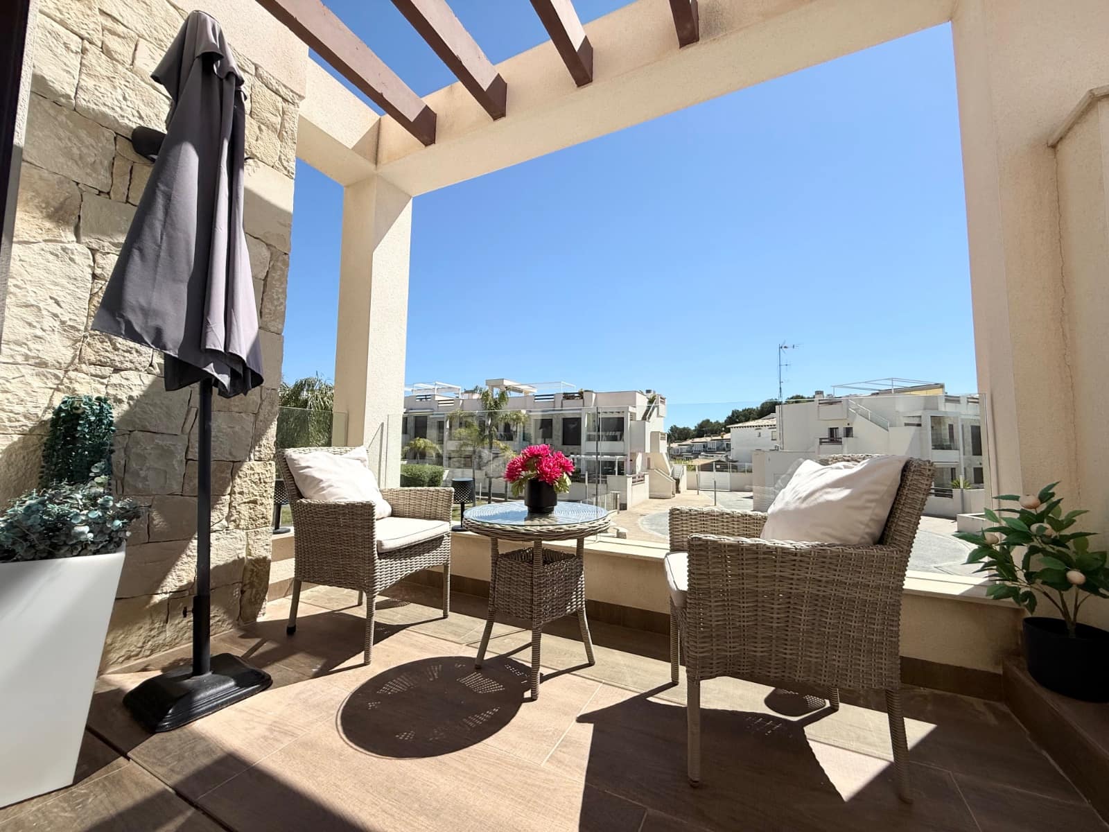 3 makuuhuone Huoneisto myytävänä paikassa Los Balcones mukana uima-altaan - 319 000 € (Ref: 9768998)