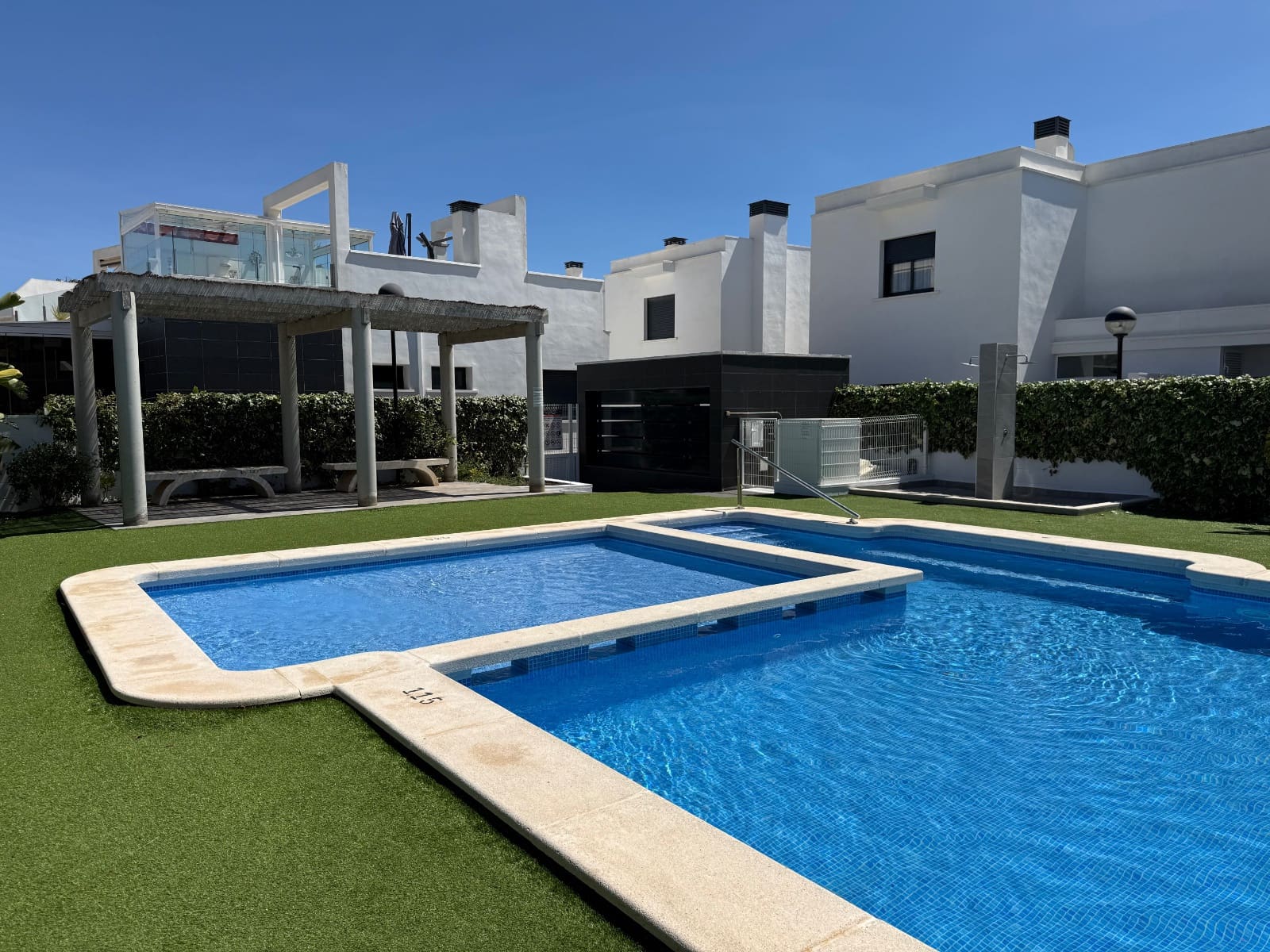 3 slaapkamer Huis te koop in Cabo Roig met zwembad - € 390.000 (Ref: 9793177)