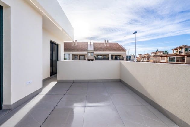 4 bedroom Villa for sale in Roldan with pool - € 399,950 (Ref: 9819237)