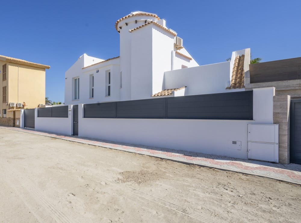 3 chambre Villa/Maison à vendre à La Manga del Mar Menor avec piscine - 1 650 000 € (Ref: 9820743)