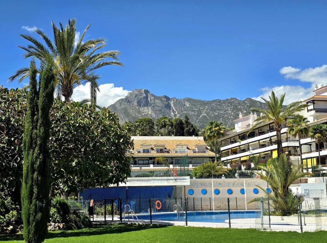 1 chambre Appartement à vendre à Golden Mile avec piscine - 400 000 € (Ref: 9858154)