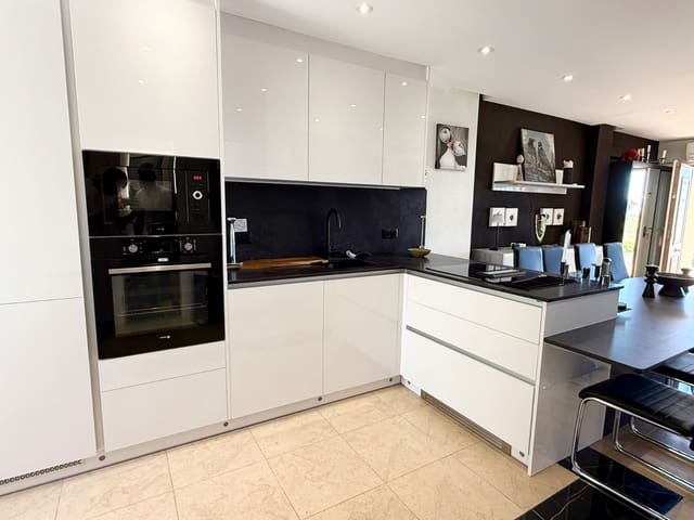 Casa de 2 habitaciones en Campoamor, Orihuela en venta con piscina - 269.000 € (Ref: 9883593)
