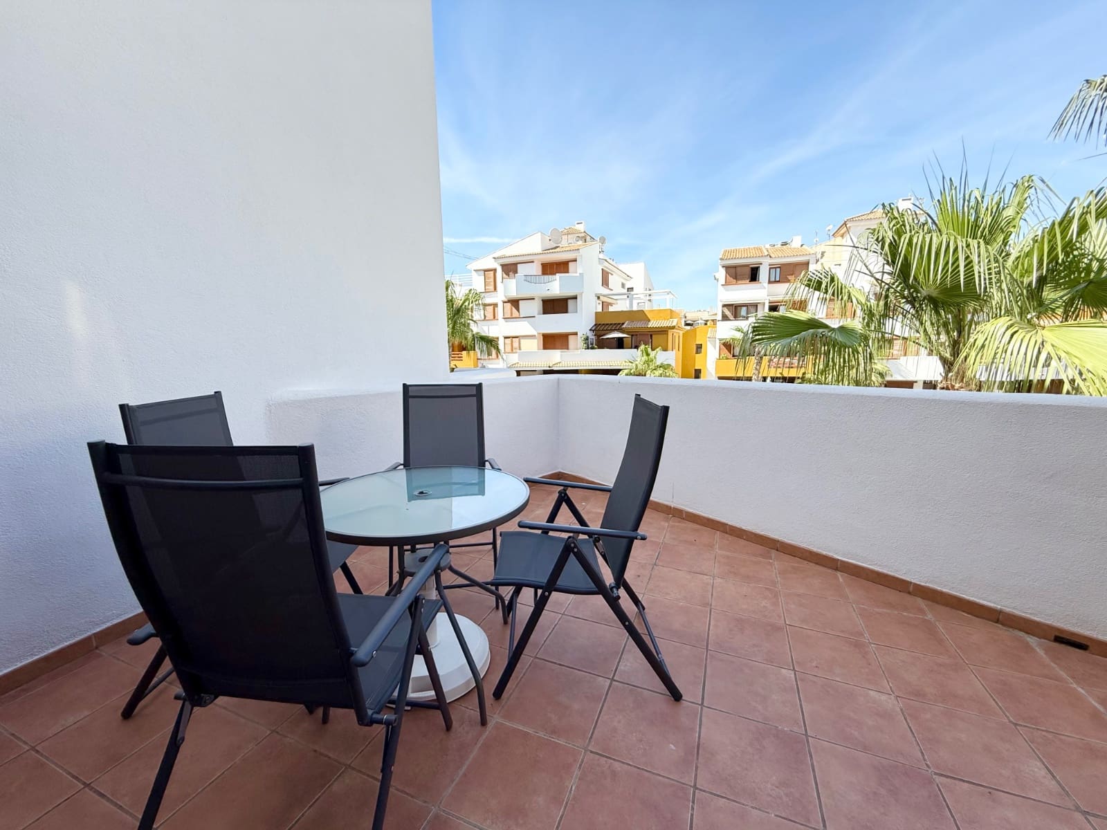 2 soverom Leilighet til salgs i Punta Prima med svømmebasseng - € 299 000 (Ref: 9883594)