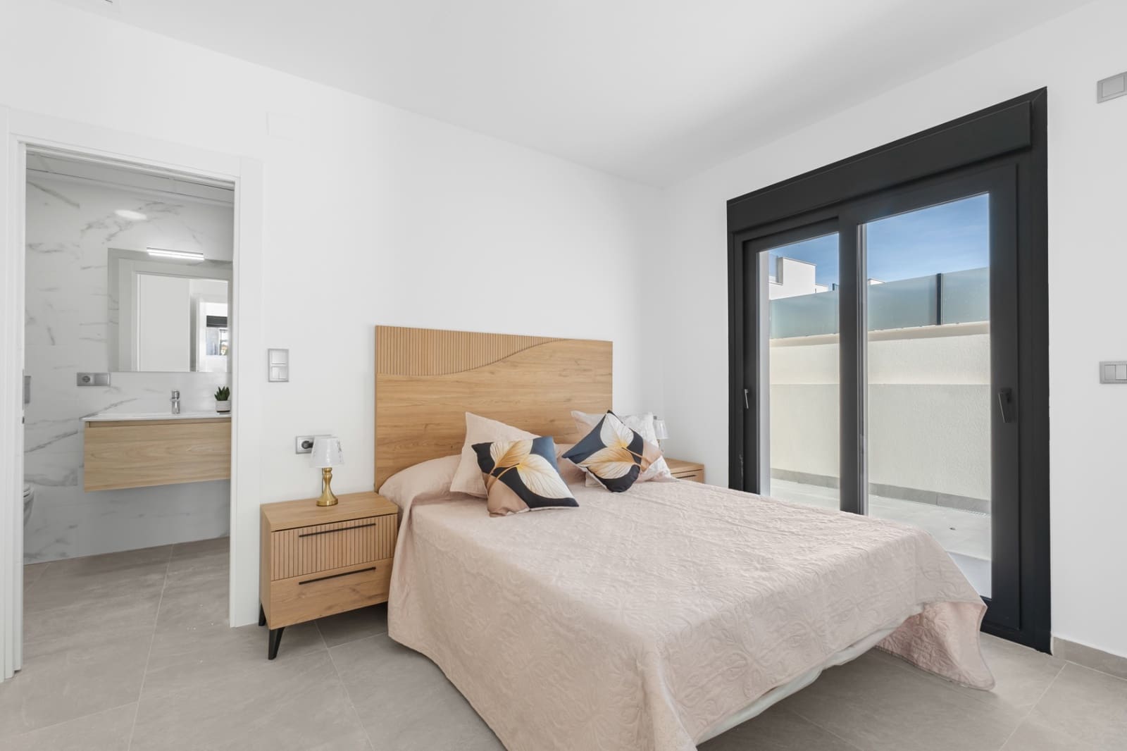 3 soverom Hus til salgs i Daya Nueva med svømmebasseng - € 317 000 (Ref: 9940877)