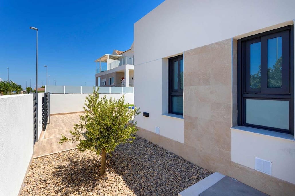 3 soveværelse Villa til salg i Daya Nueva med swimmingpool - € 388.000 (Ref: 9940878)
