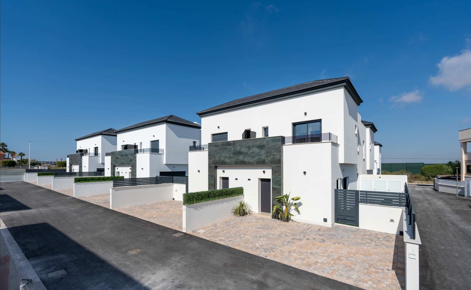 Casa de 3 habitaciones en Gran Alacant en venta con piscina - 350.000 € (Ref: 9985844)