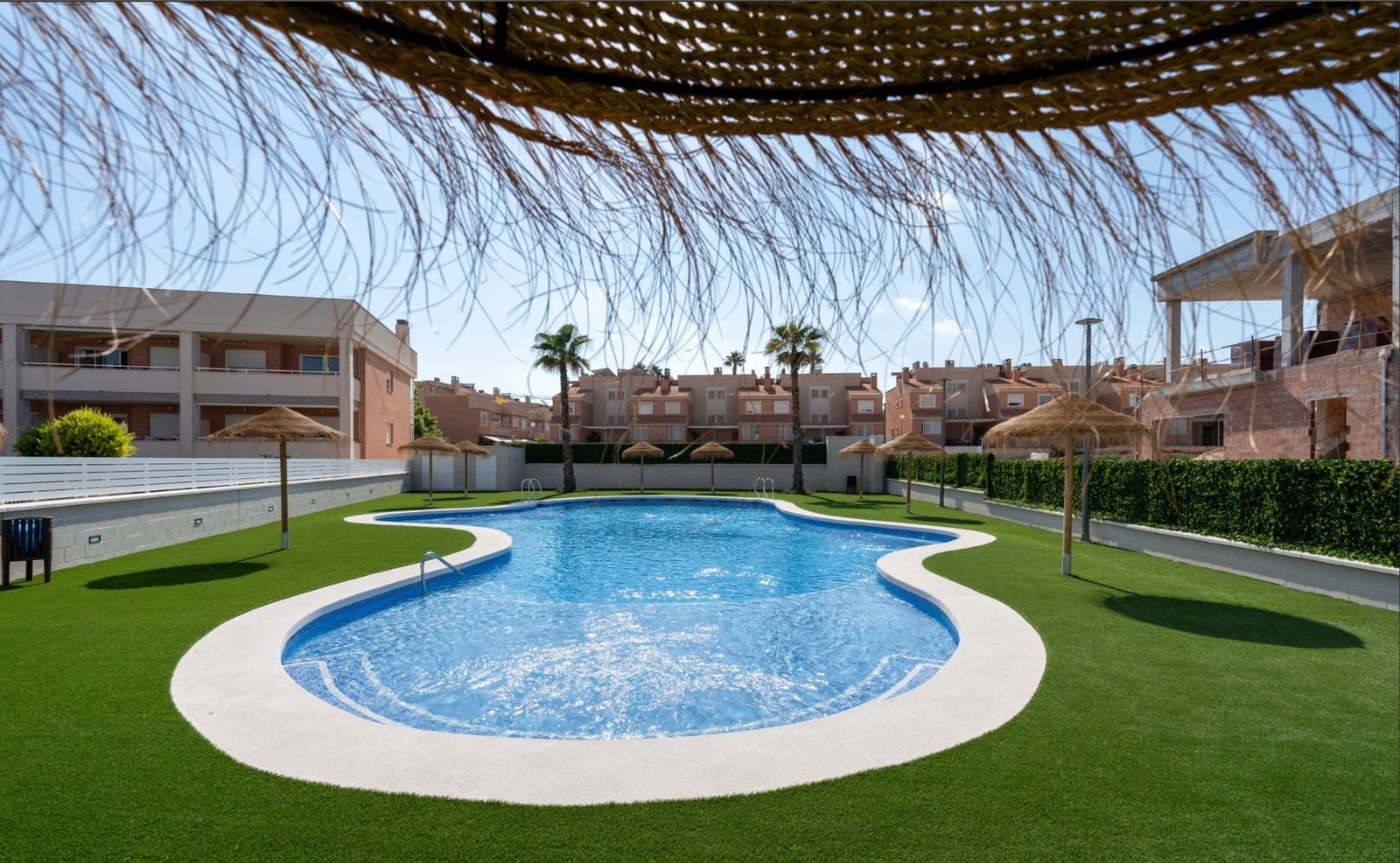 Casa de 3 habitaciones en Gran Alacant en venta con piscina - 350.000 € (Ref: 9985844)