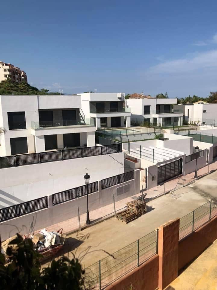 4 bedroom Villa for sale in Manilva with pool garage - € 730,000 (Ref: 8019183)