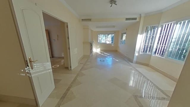 Chalet de 4 habitaciones en Los Naranjos, Marbella en venta con piscina garaje - 1.851.000 € (Ref: 9412962)