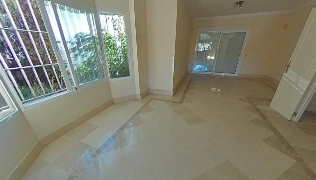 Chalet de 4 habitaciones en Marbella en venta con piscina garaje - 1.851.000 € (Ref: 9412962)