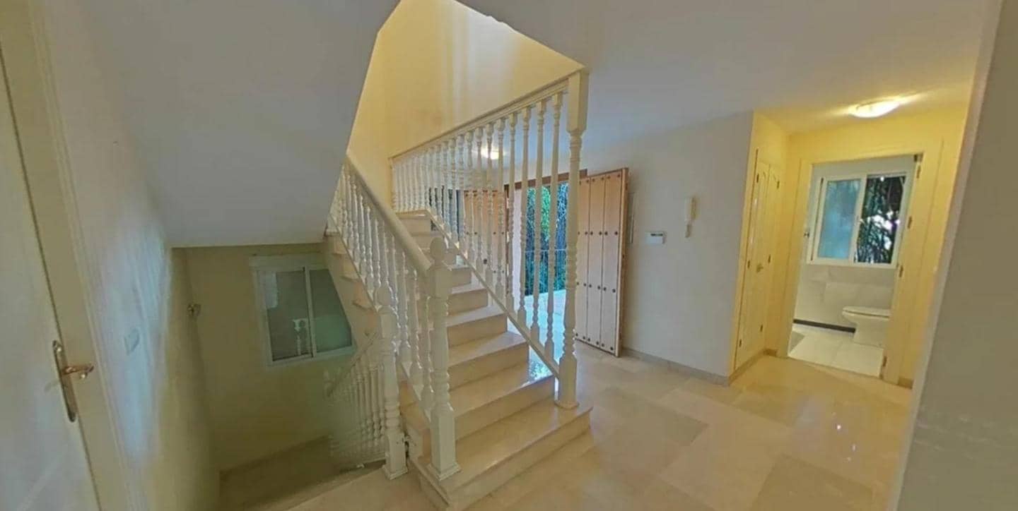 Chalet de 4 habitaciones en Marbella en venta con piscina garaje - 1.851.000 € (Ref: 9412962)