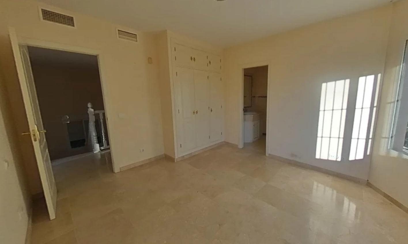 Chalet de 4 habitaciones en Marbella en venta con piscina garaje - 1.851.000 € (Ref: 9412962)