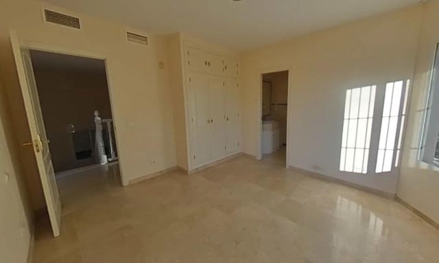 Chalet de 4 habitaciones en Los Naranjos, Marbella en venta con piscina garaje - 1.851.000 € (Ref: 9412962)