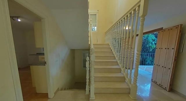 Chalet de 4 habitaciones en Los Naranjos, Marbella en venta con piscina garaje - 1.851.000 € (Ref: 9412962)