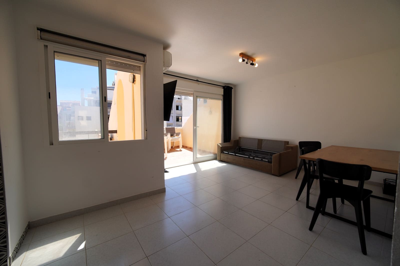 1 Zimmer Penthouse zu verkaufen in Roquetas de Mar mit Pool - 129.000 € (Ref: 10004331)