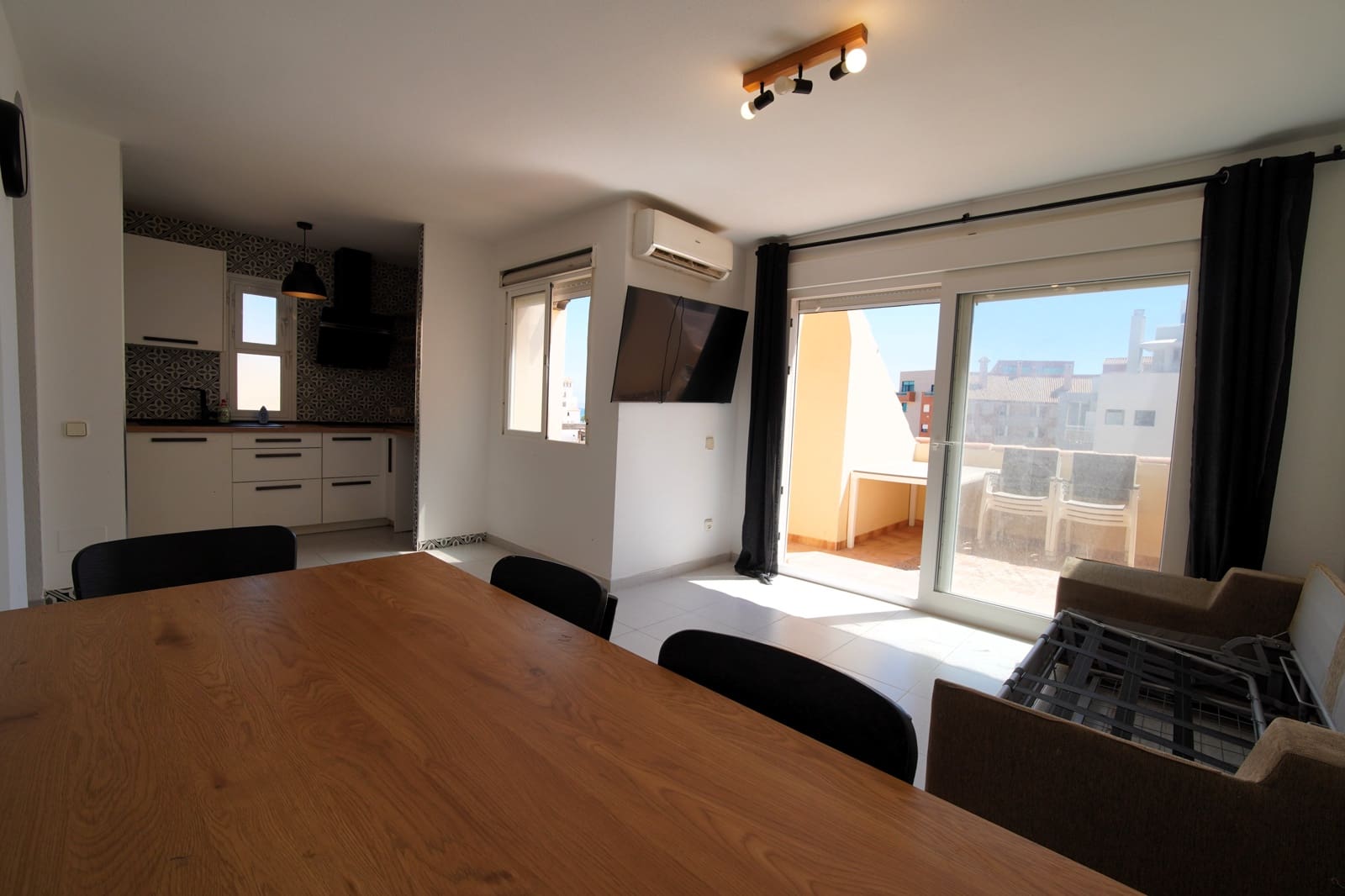 1 Zimmer Penthouse zu verkaufen in Roquetas de Mar mit Pool - 129.000 € (Ref: 10004331)