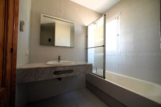 1 bedroom Penthouse for sale in Roquetas de Mar with pool - € 129,000 (Ref: 10004331)