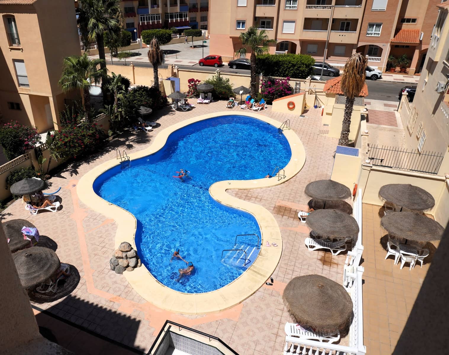 1 Zimmer Penthouse zu verkaufen in Roquetas de Mar mit Pool - 129.000 € (Ref: 10004331)