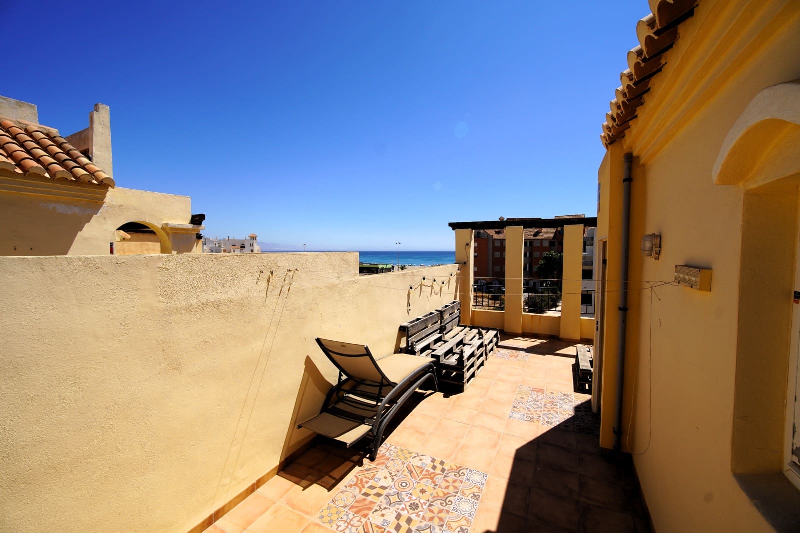 1 Zimmer Penthouse zu verkaufen in Roquetas de Mar mit Pool - 129.000 € (Ref: 10004331)