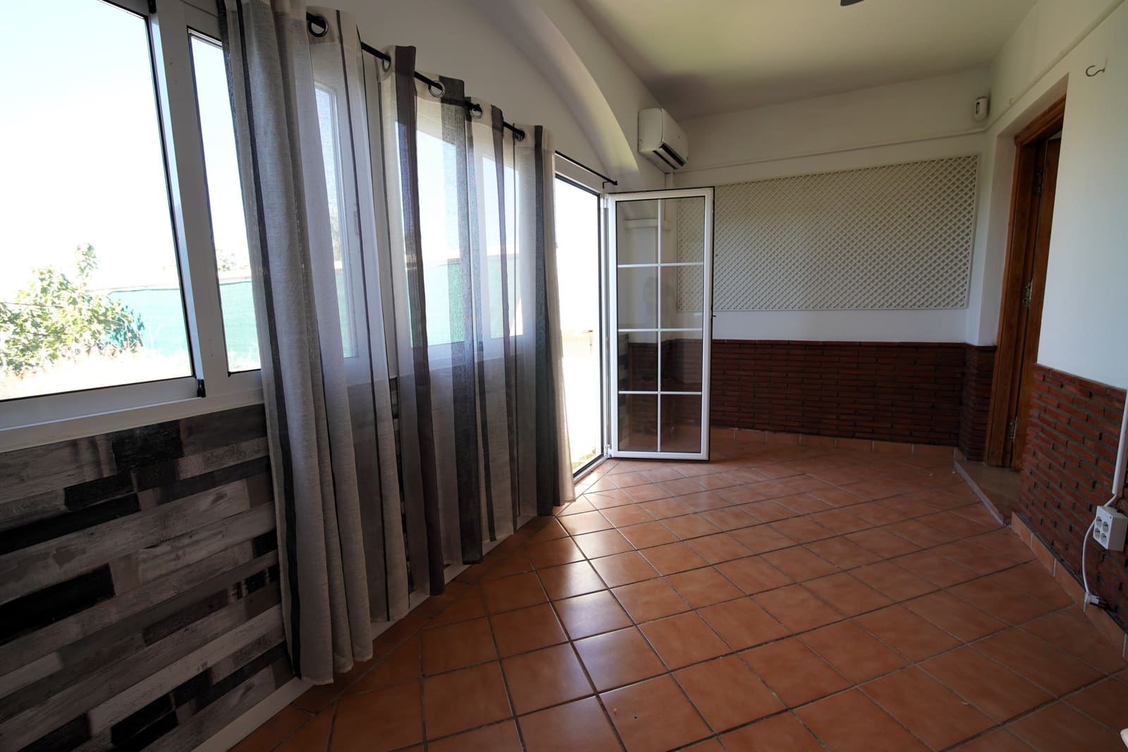 3 bedroom Terraced Villa for sale in Enix with garage - € 144,000 (Ref: 10007862)