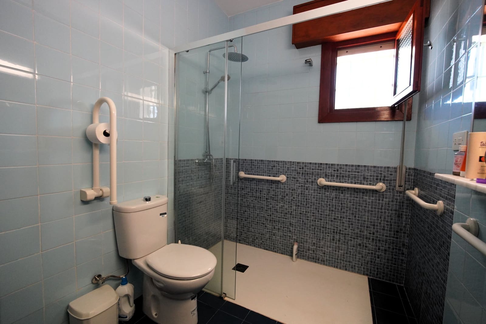 7 Zimmer Villa zu verkaufen in Roquetas de Mar mit Garage - 649.999 € (Ref: 10141471)