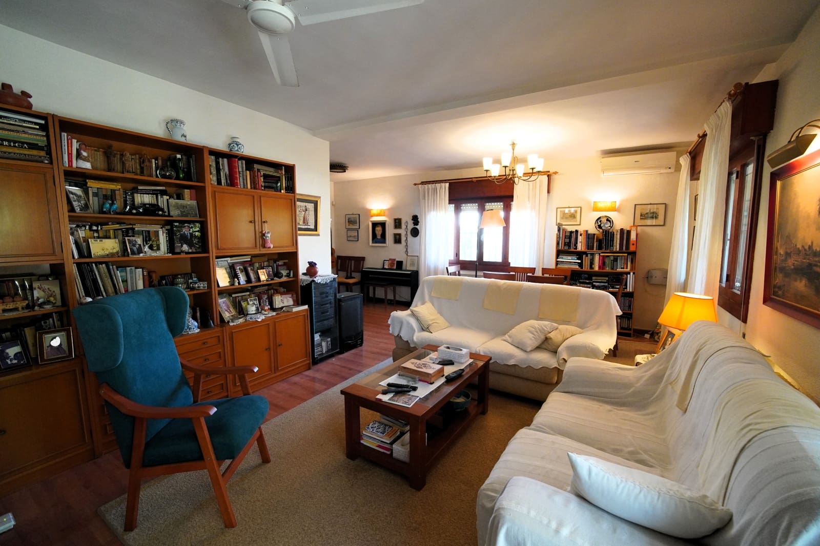 7 Zimmer Villa zu verkaufen in Roquetas de Mar mit Garage - 649.999 € (Ref: 10141471)