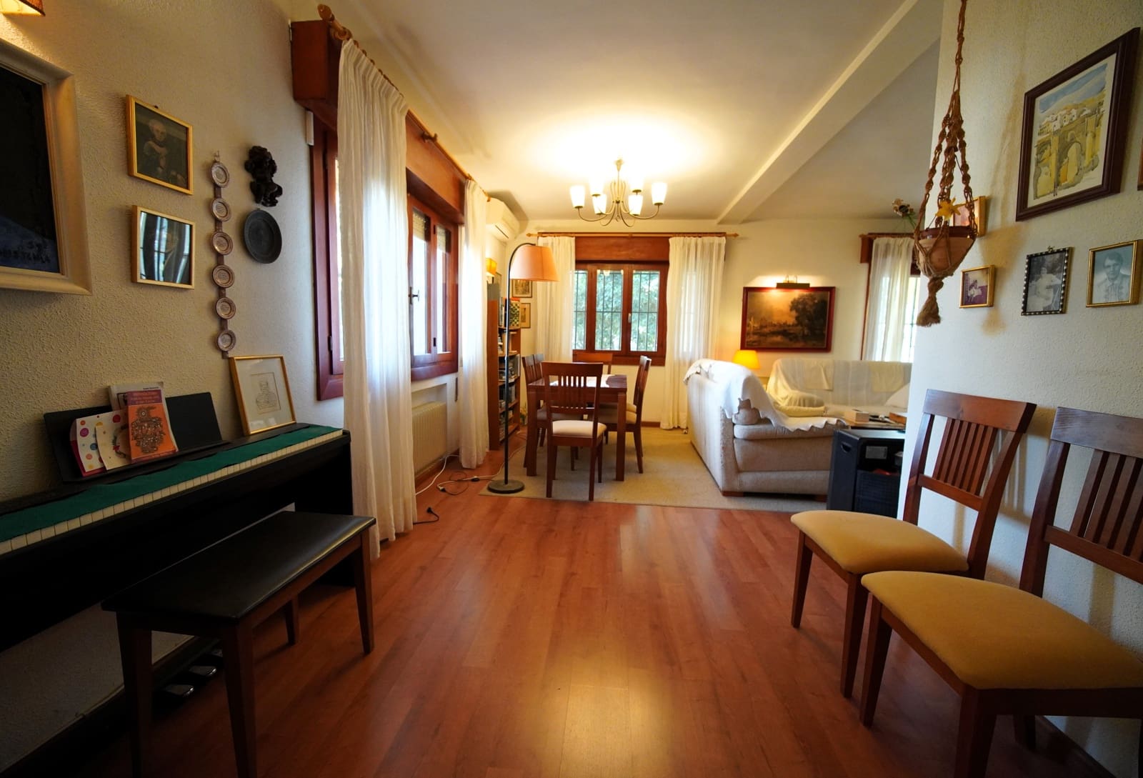 7 Zimmer Villa zu verkaufen in Roquetas de Mar mit Garage - 649.999 € (Ref: 10141471)