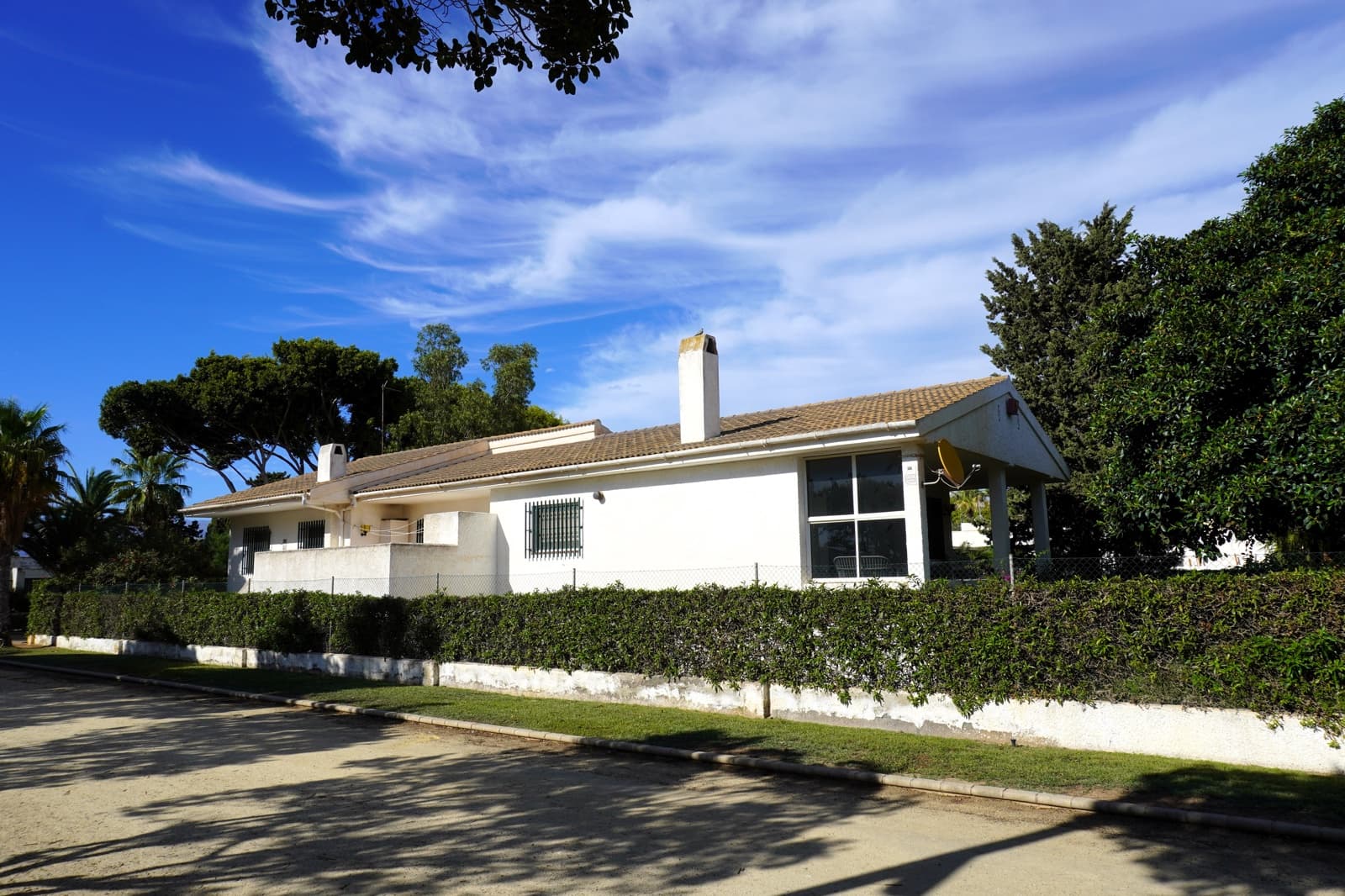 7 Zimmer Villa zu verkaufen in Roquetas de Mar mit Garage - 649.999 € (Ref: 10141471)