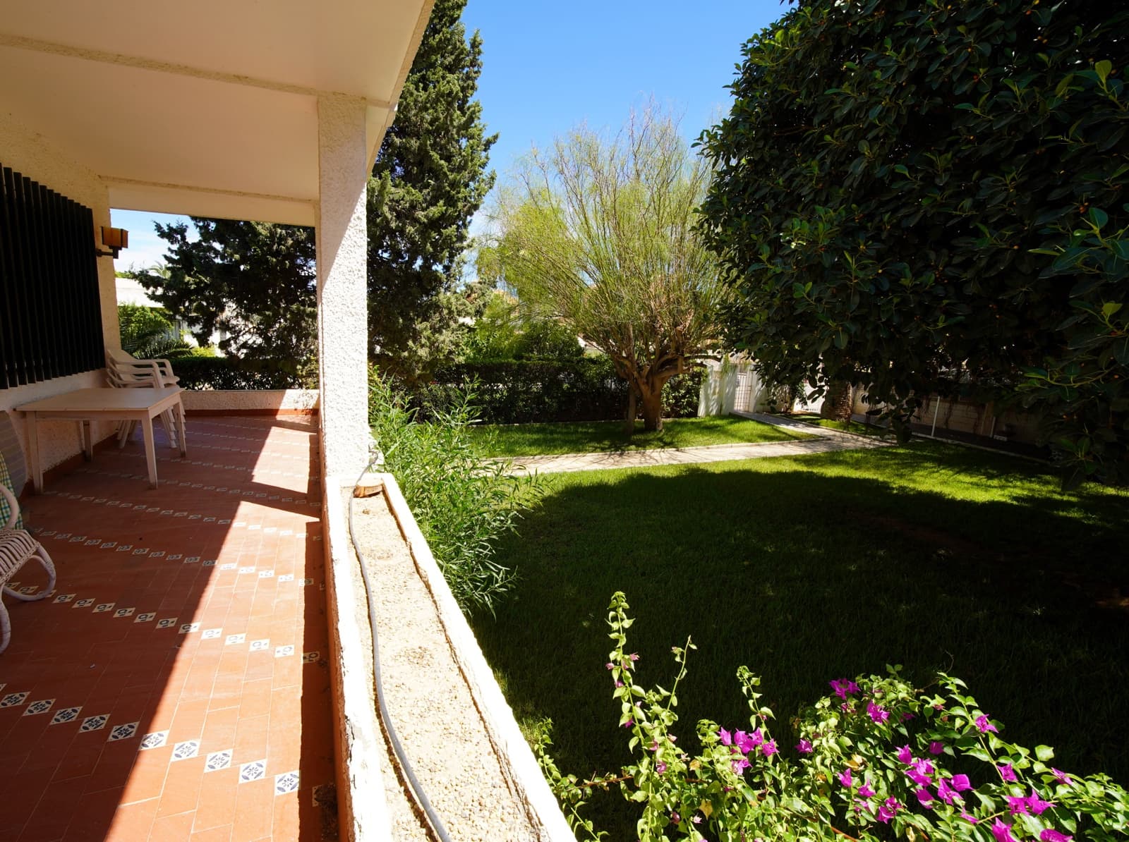 7 Zimmer Villa zu verkaufen in Roquetas de Mar mit Garage - 649.999 € (Ref: 10141471)