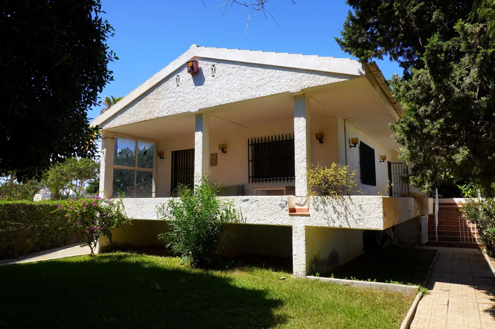 7 Zimmer Villa zu verkaufen in Roquetas de Mar mit Garage - 649.999 € (Ref: 10141471)