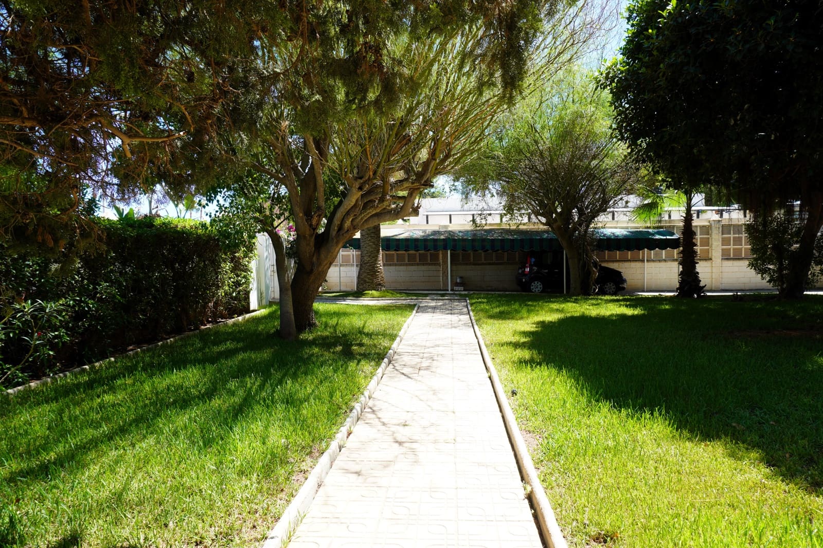 7 Zimmer Villa zu verkaufen in Roquetas de Mar mit Garage - 649.999 € (Ref: 10141471)