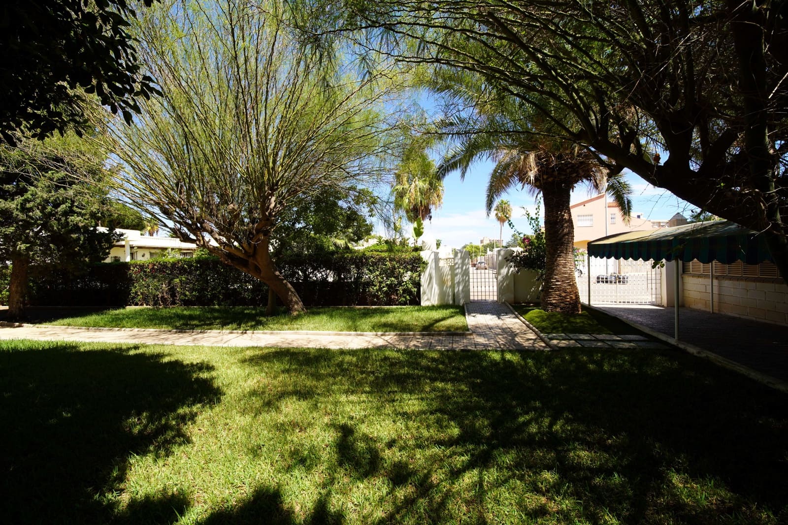 7 Zimmer Villa zu verkaufen in Roquetas de Mar mit Garage - 649.999 € (Ref: 10141471)