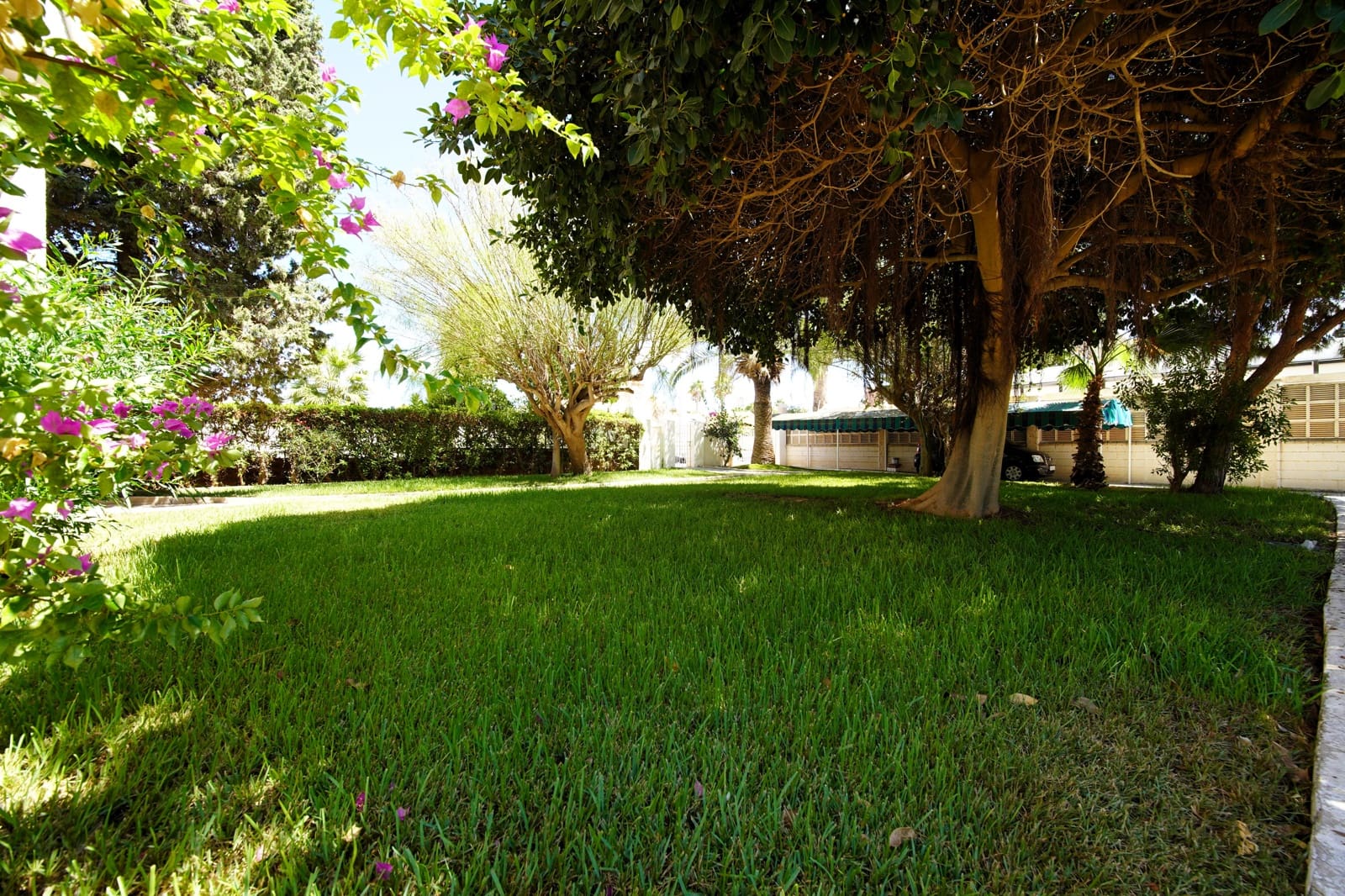 7 Zimmer Villa zu verkaufen in Roquetas de Mar mit Garage - 649.999 € (Ref: 10141471)