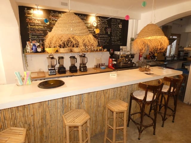 Kaupallinen myytävänä paikassa Roquetas de Mar - 79 500 € (Ref: 7428171)