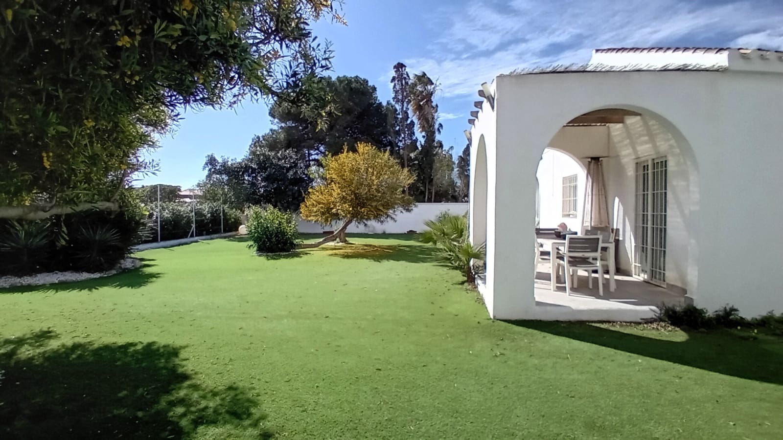 3 soverom Villa til salgs i Roquetas de Mar med svømmebasseng garasje - € 650 000 (Ref: 7978192)